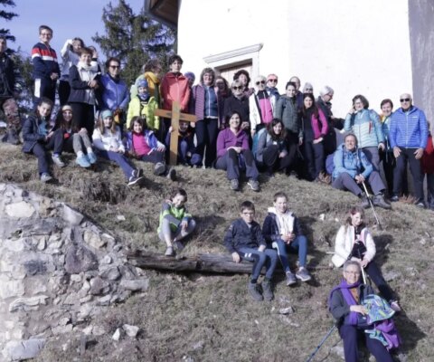 LA VIA CRUCIS VERSO L’EREMO DEI ROMITI: UN BEL MOMENTO DI COMUNITÀ